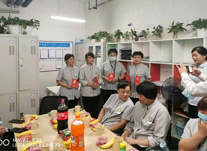 融科創(chuàng)意中心保潔員